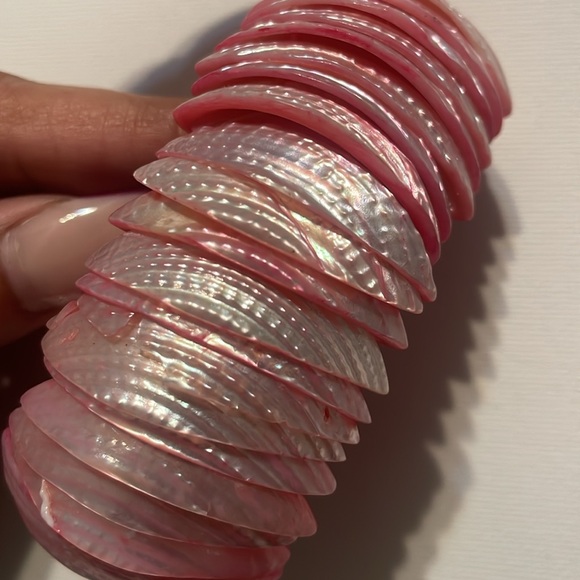 Pink Shell Bracelet - Picture 2 of 4